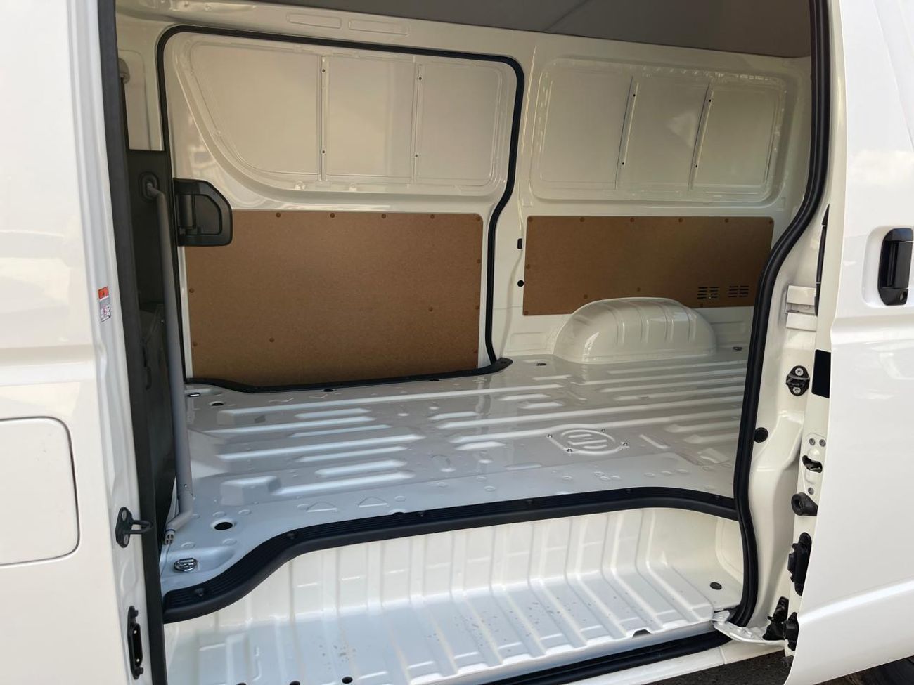 Toyota Hiace TOYOTA HIACE 2.7L CARGO  VAN STD ROOF  2024