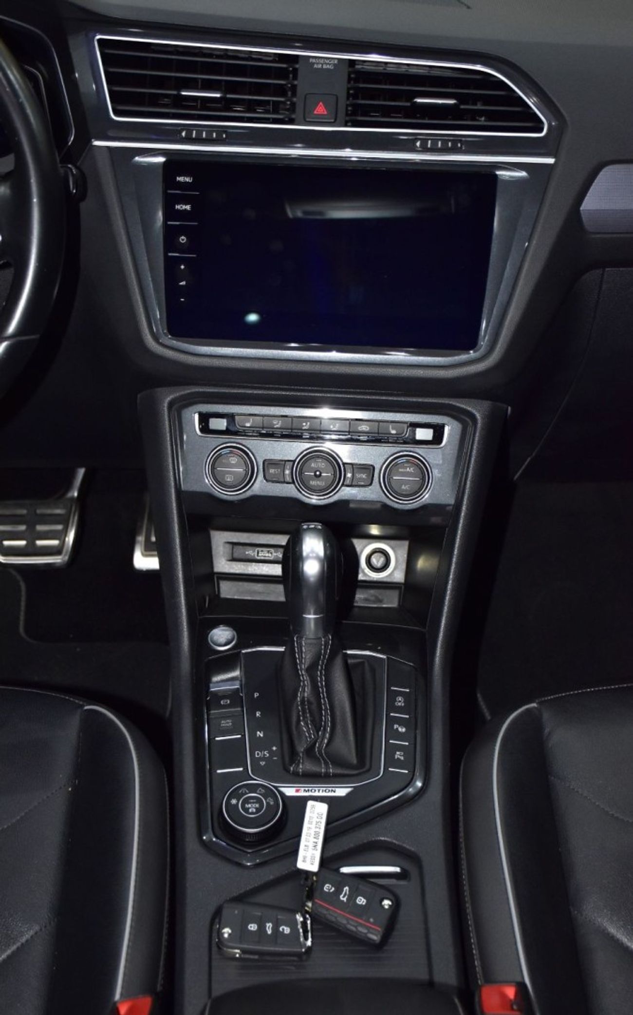 فولكس واجن تيجوان EXCELLENT DEAL for our Volkswagen Tiguan R-Line 4Motion ( 2019 Model ) in White Color GCC Specs