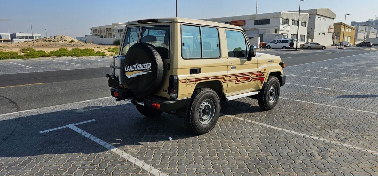 تويوتا لاند كروزر 70 ECTGEN002 - 2025 TLC71 Hardtop SWB 2.8L Diesel Auto Beige