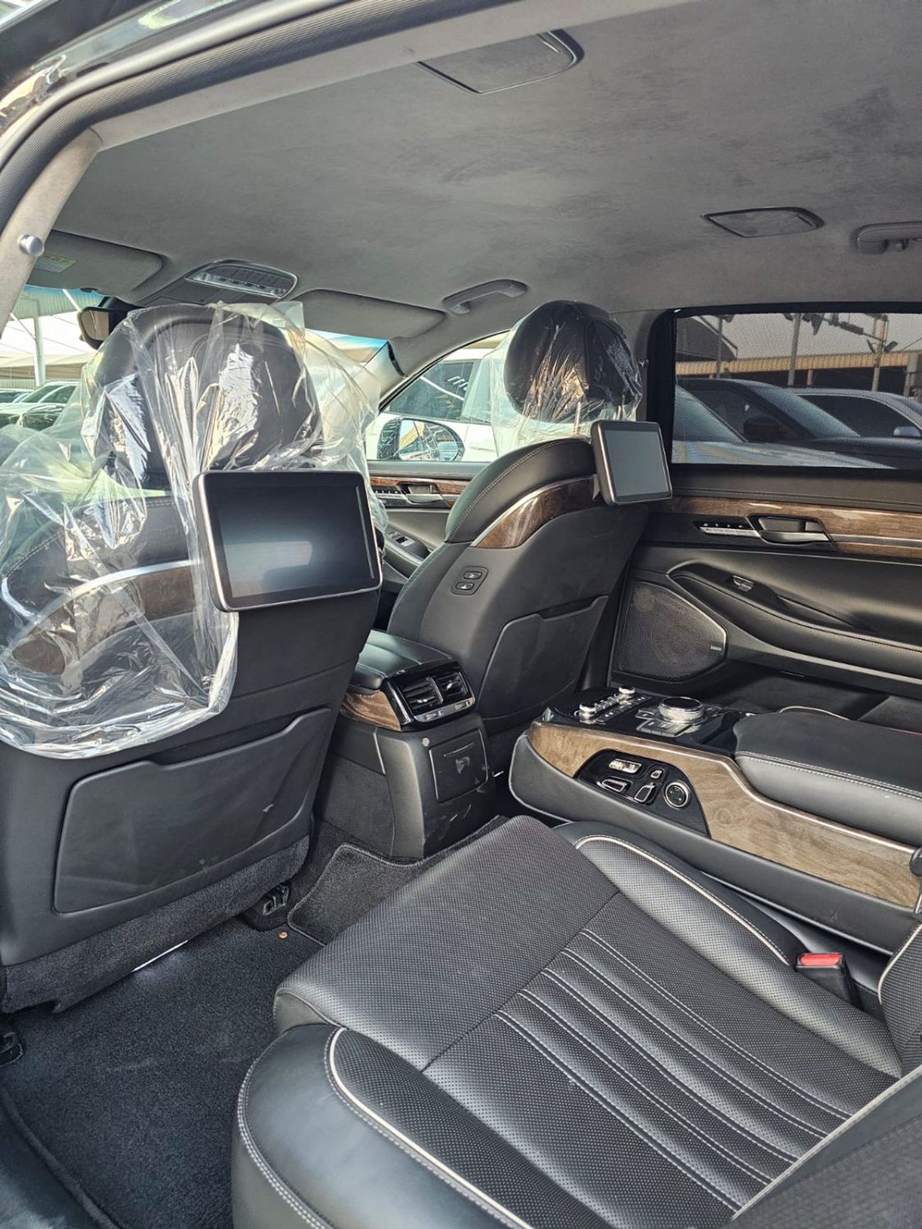 Genesis G90 Royal 5.0L (410 HP)