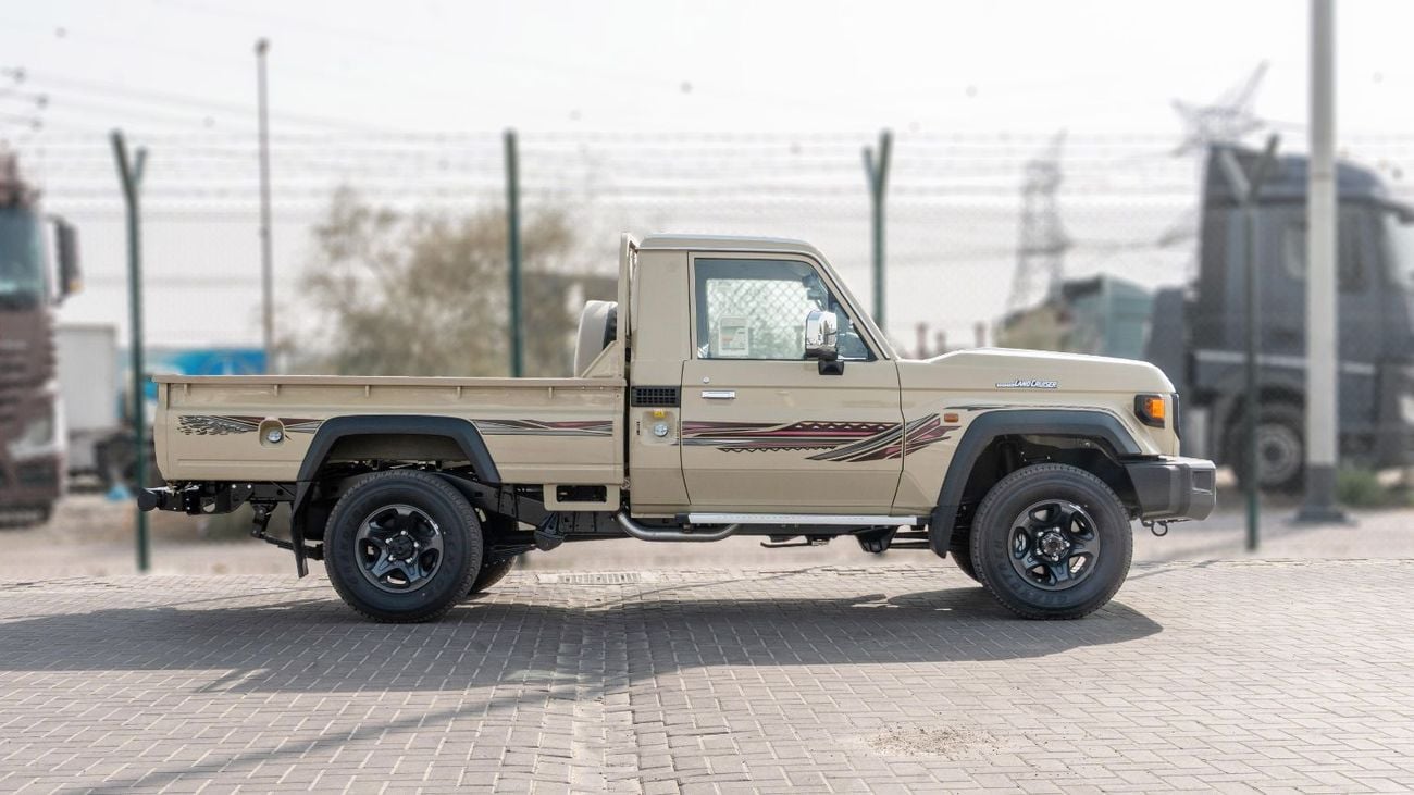 تويوتا لاند كروزر بيك آب LC79 LX 2026 Toyota Land Cruiser LC79 2.8L MT Diesel (Beige-Brown)