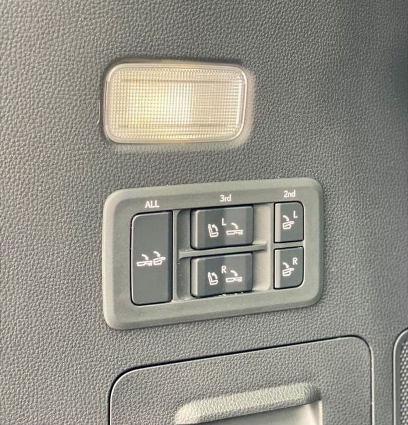 Lexus LX 600 SIGNATURE EDITION, AUTOMATIC TRANSMISSION, RADAR, WIRELESS CHARGER,BRAND NEW, MODEL2025