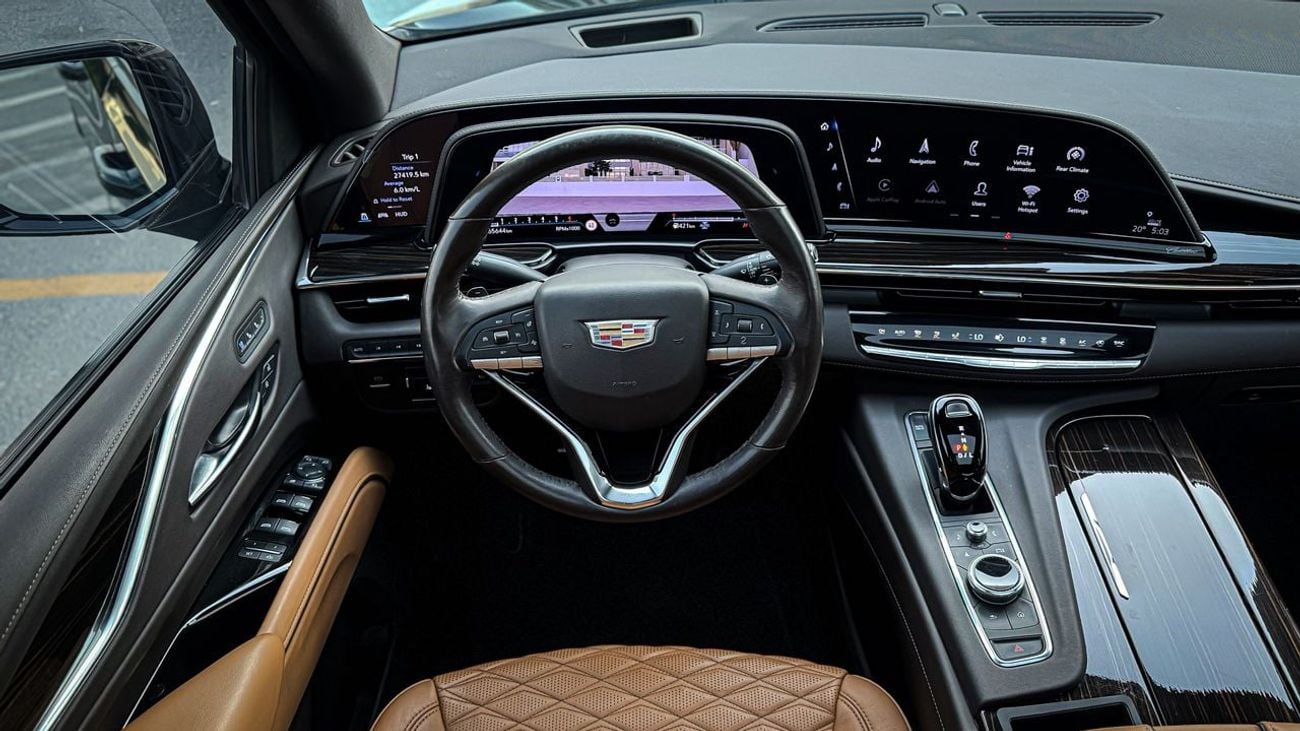 Cadillac Escalade Premium Luxury 6.2L 4WD Premium Luxury - 600 GCC