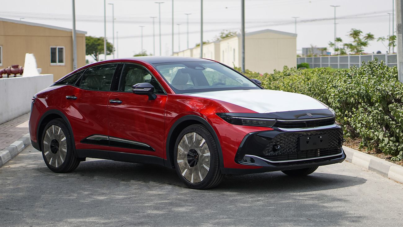 Toyota Crown Platinum 2.4l Turbo Hybrid AWD 2-Tone 2023 GCC 0Km