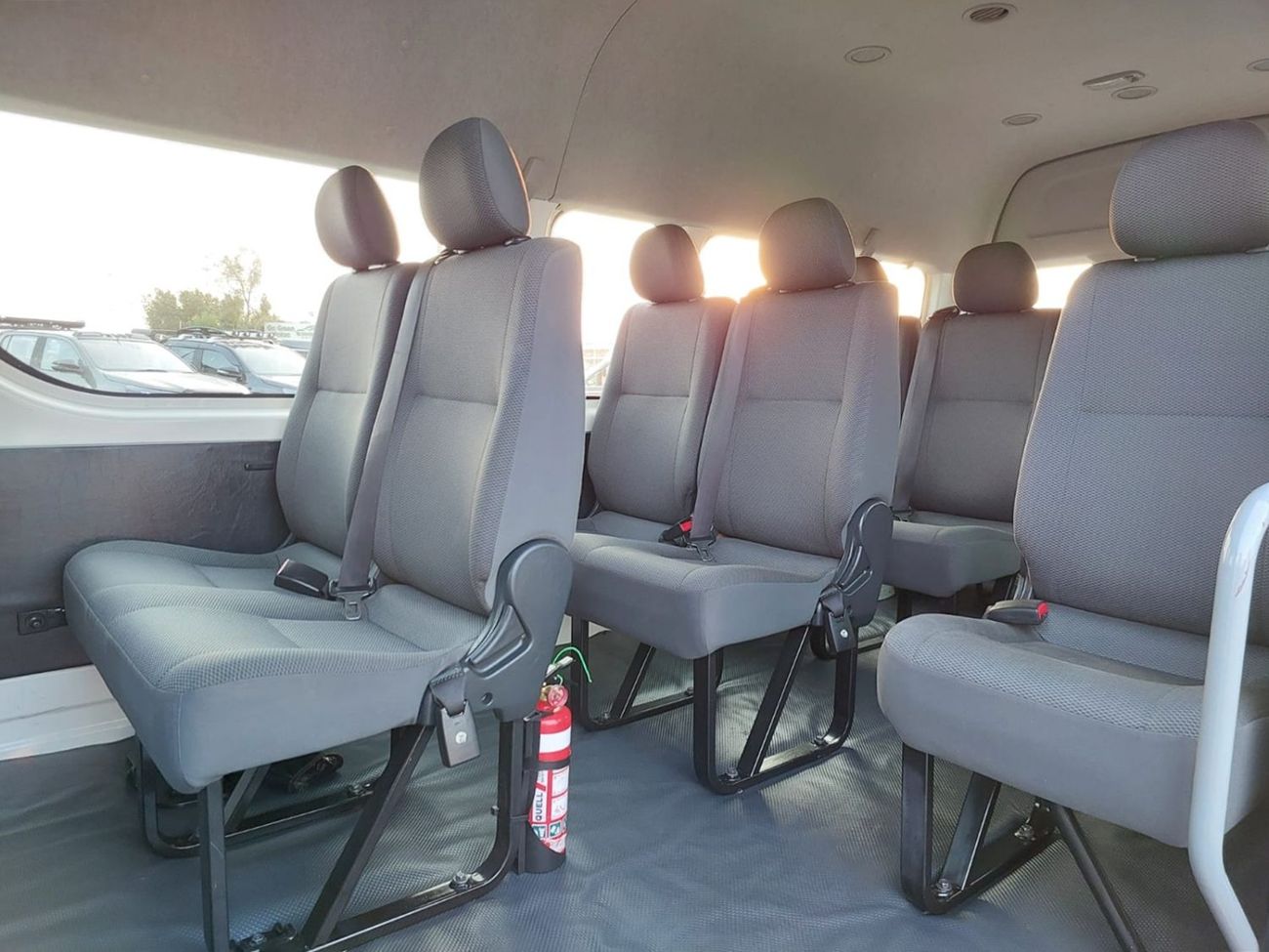 Toyota Hiace TOYOTA HIACE COMMUTER VAN RHD 2016 MODEL 3.0 L DIESEL AUTOMATIC(PM28405)