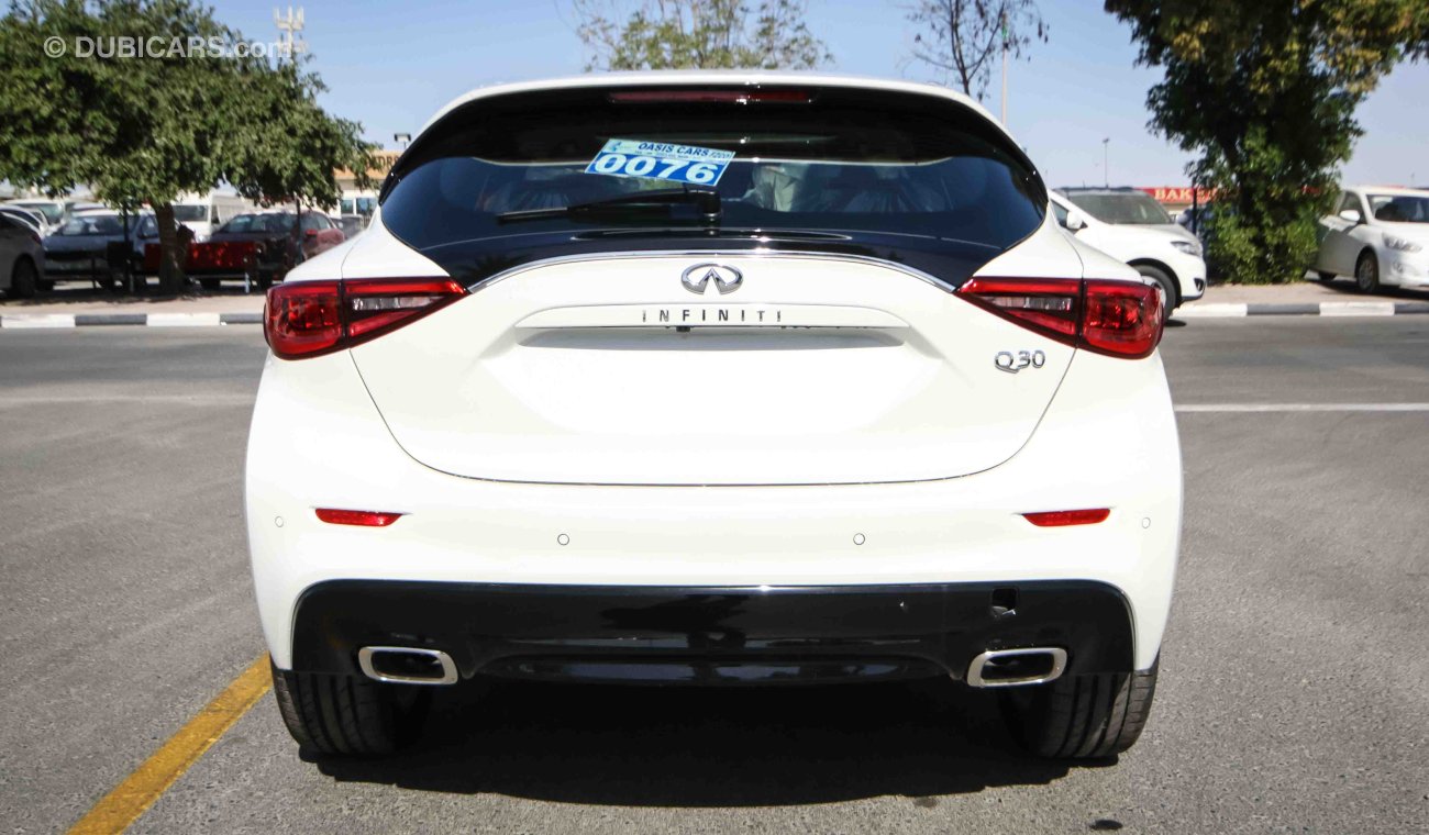 Infiniti Q30