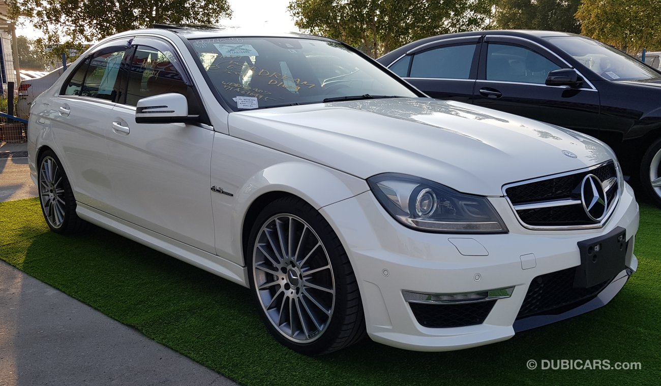 مرسيدس بنز C 63 AMG وارد اليابان فائقة النظافه وصلت حديثا موديل 2012 خالية من اي حوادث ومشيكه بالكام