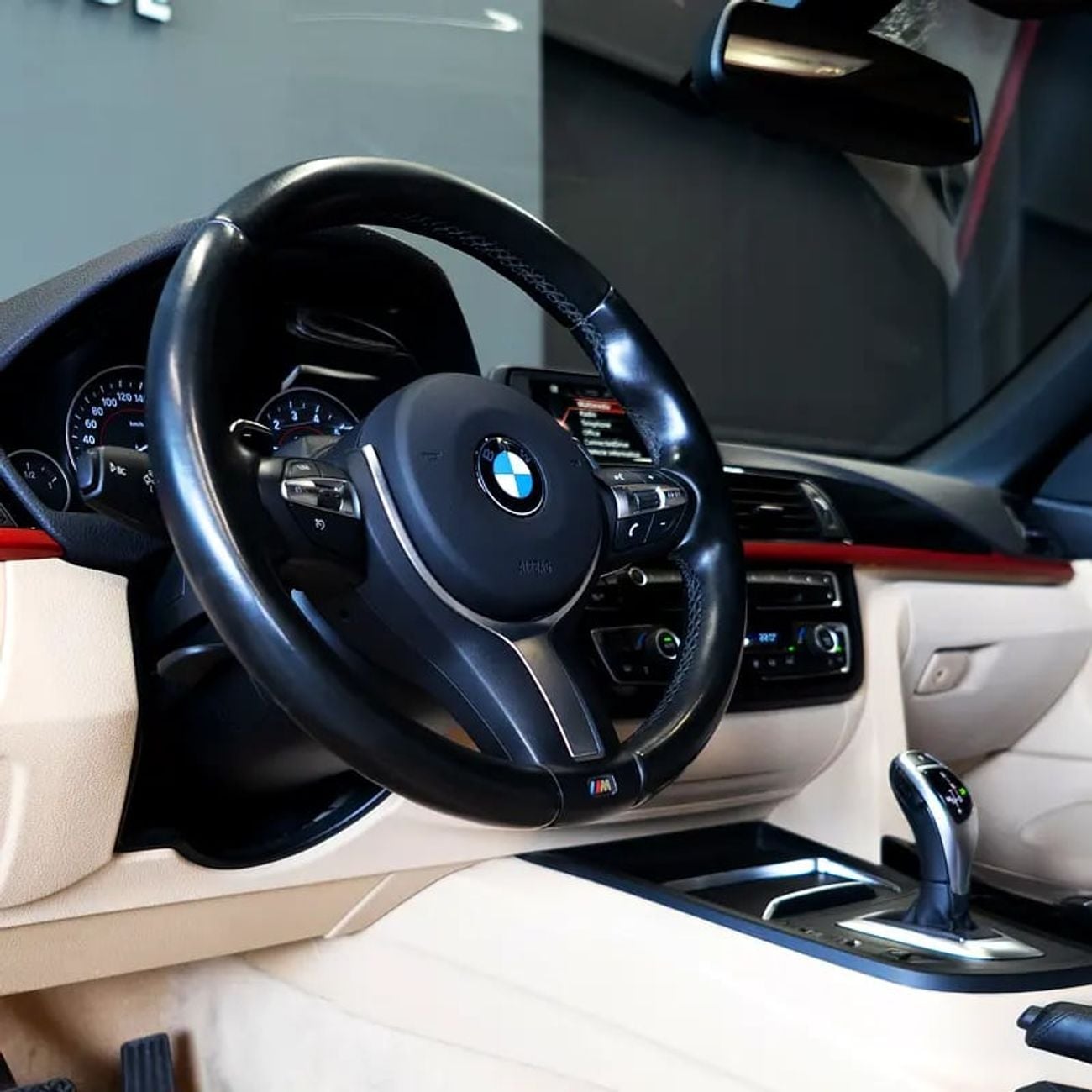 BMW 420i AED 2,208 0% Downpayment • 420i M-Sport Convertible • 1 Year Warranty