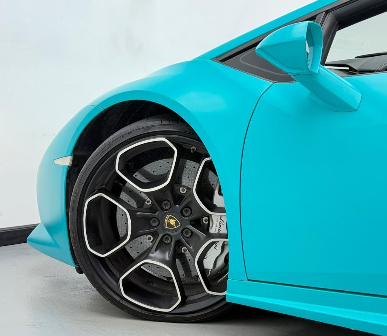 Lamborghini Huracan 2017 Lamborghini Huracan LP610-4 Spyder ,Full Service History ,GCC