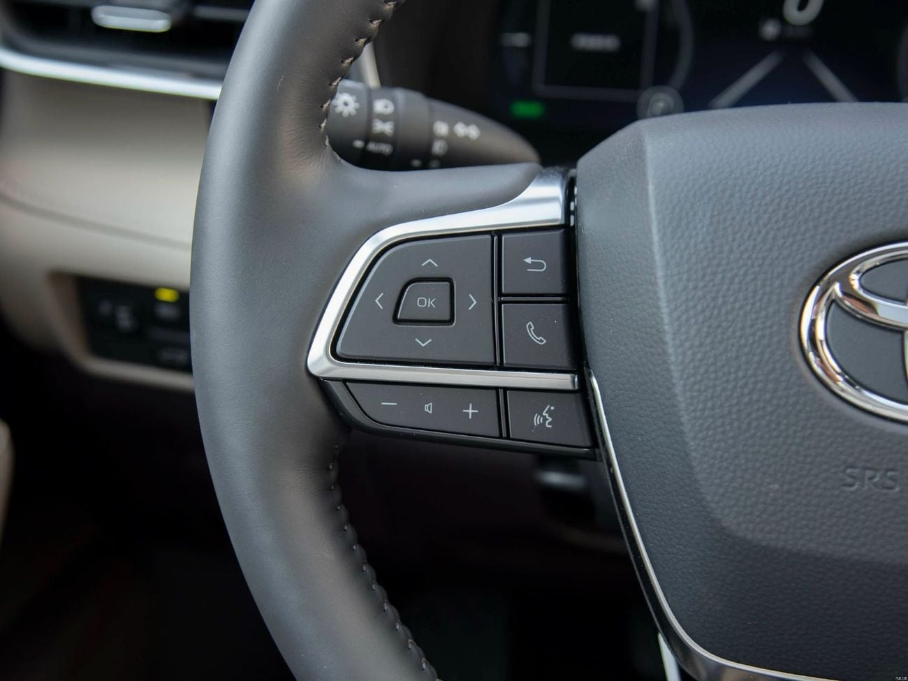 تويوتا هايلاندر Automatic . Hybrid . SUV/Crossover . All Wheel Drive . 7 Seats . 5 Doors ▾ Brand new 2026 Toyota Highlander Limited E-Four Hybrid 2.5L, Chinese Specs. Premium top-tier trim fe