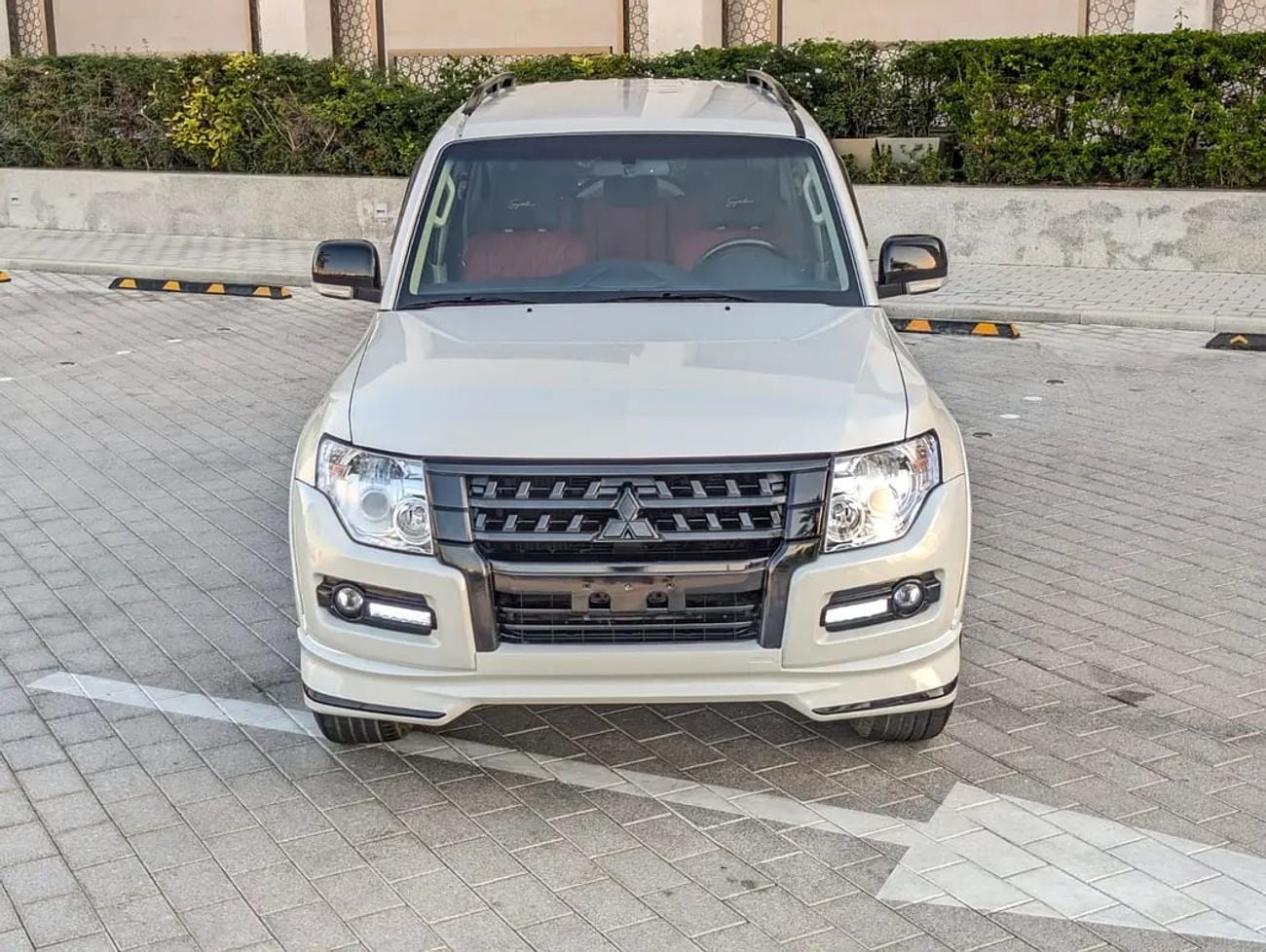 ميتسوبيشي باجيرو GCC GLS MID OPTION IN EXCELLENT CONDITION