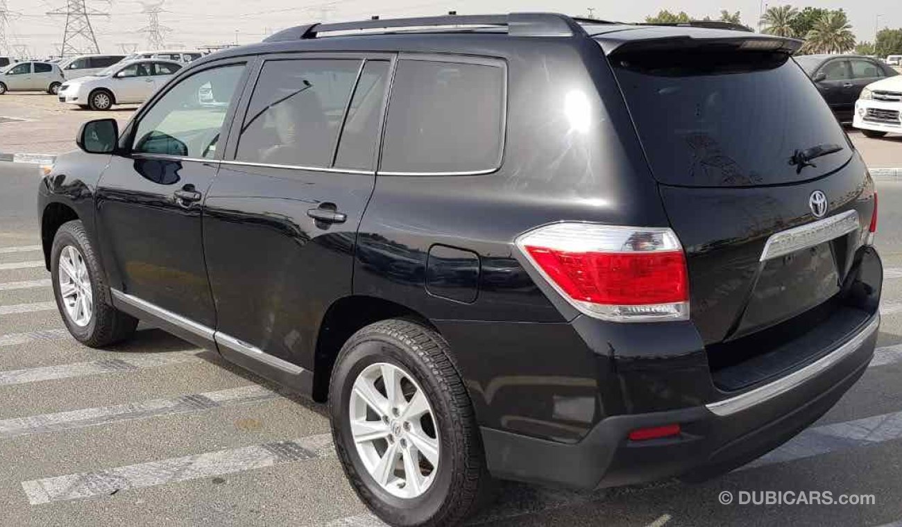 Toyota Highlander fresh and imported and very clean inside and outside and totally ready to drive