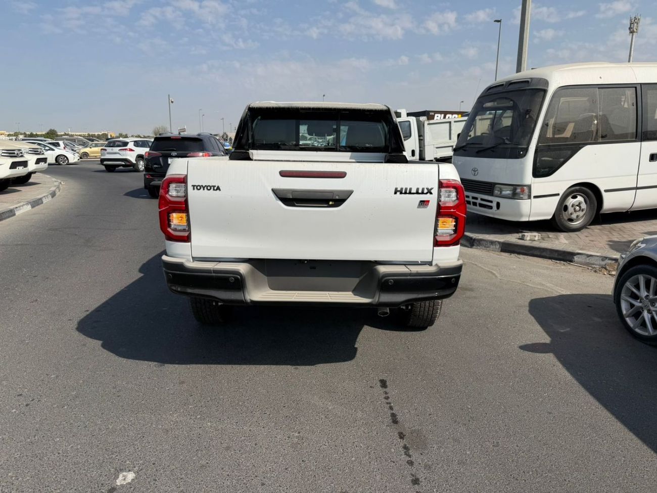 تويوتا هيلوكس Hilux GR 4.0 2025 full Oman specs