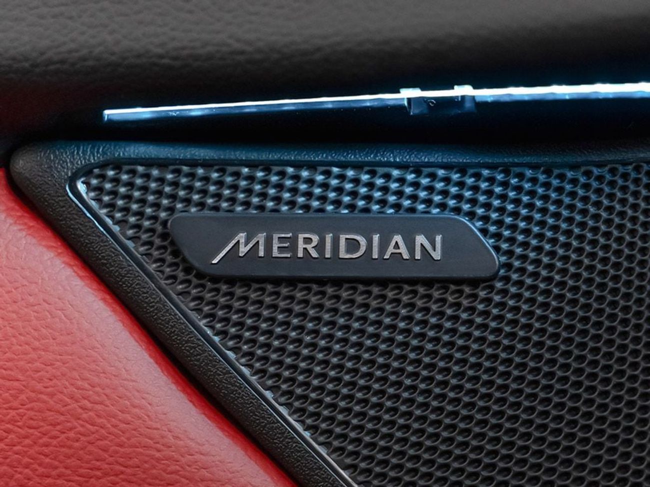 جاكوار XF R-Sport 2.0L Sedan