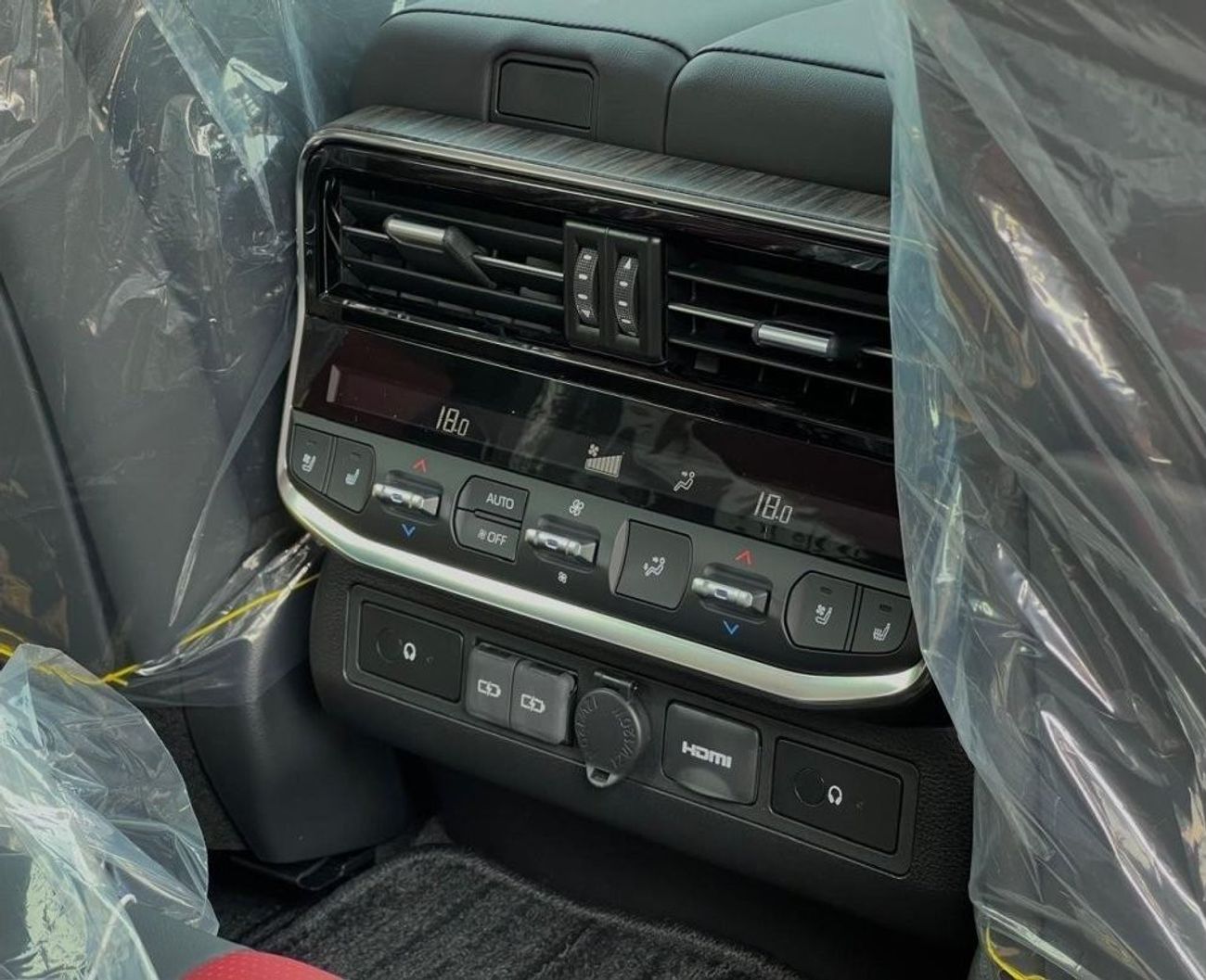 تويوتا لاند كروزر TOYOTA LAND CRUISER VXR TT 402 (300 SERIES) 3.5 L 4WD