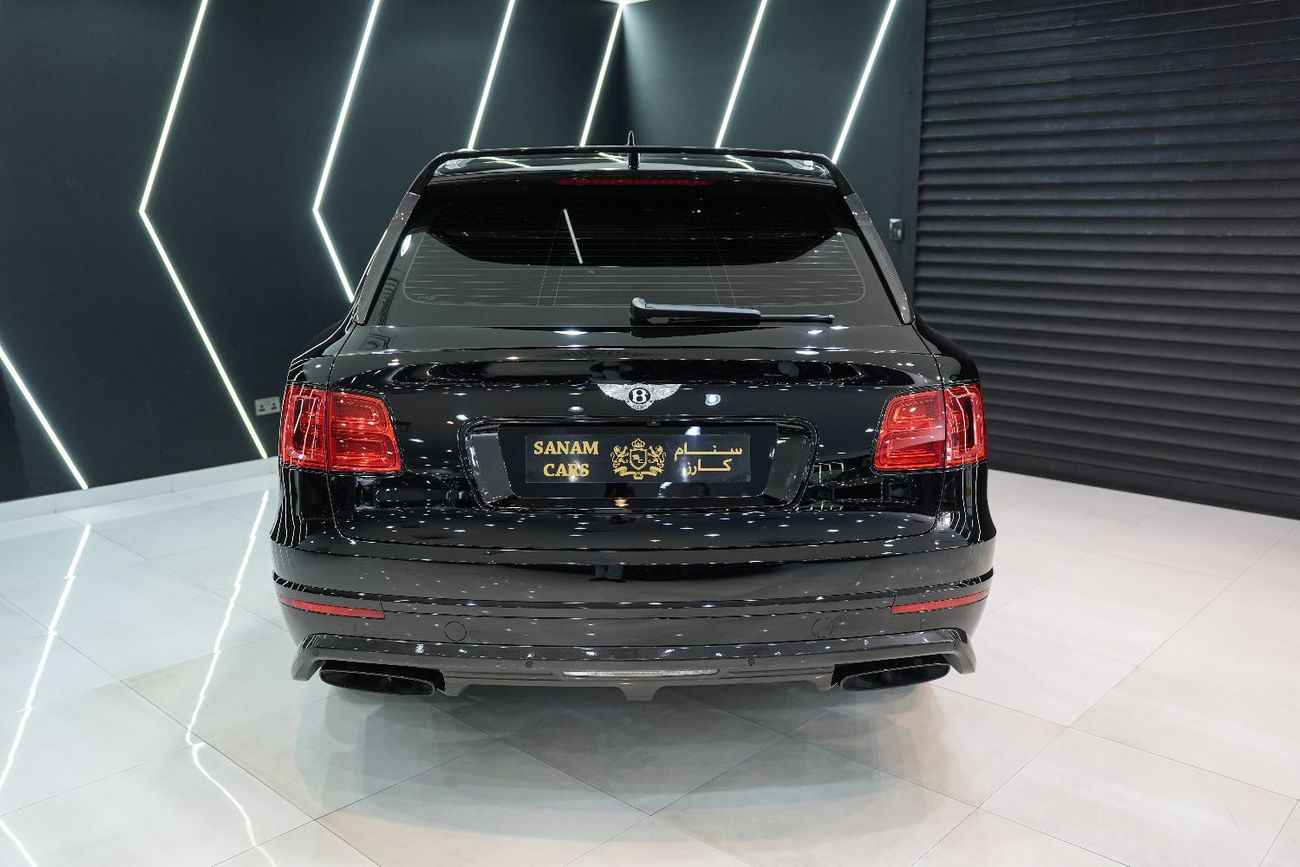 Bentley Bentayga 2018 Bentley Bentayga W12, Carbon Fiber Exterior, Rear-Seat Entertainment/Picnic Tables, GCC Specs!!