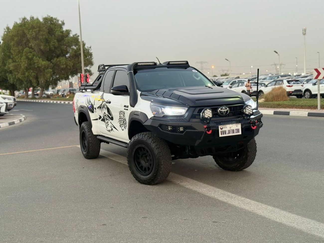 Toyota Hilux SMART CAB OFF ROAD MODIFIED 2019 | 2.8L DIESEL ENGINE | AT | AIR SNORKEL | 4WD