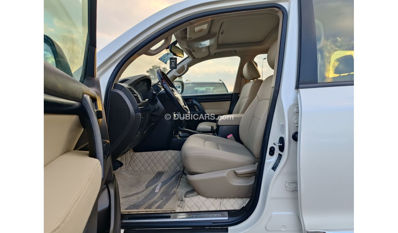 Toyota Land Cruiser GXR - V8, 5.7L PETROL, FULL OPTION / 20 SHP (LOT # 6267)