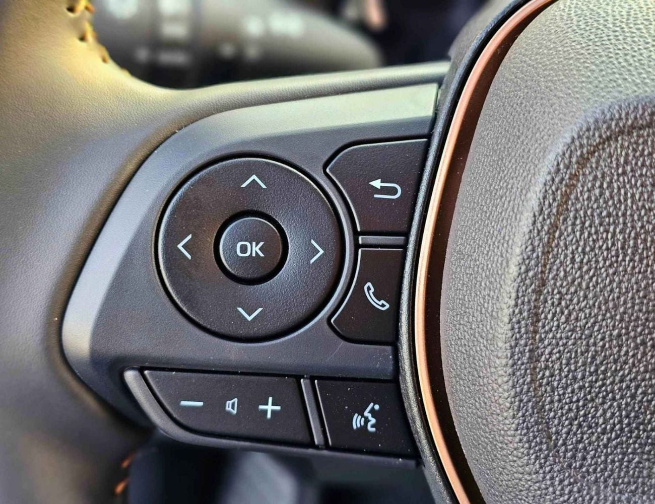 تويوتا كورولا كروس ELITE NEW SHAPE || 2.0L HYBRID V4 | RADAR | LEATHER WITH DRIVER PWR SEAT | SUNROOF (CODE # CRCHCN)