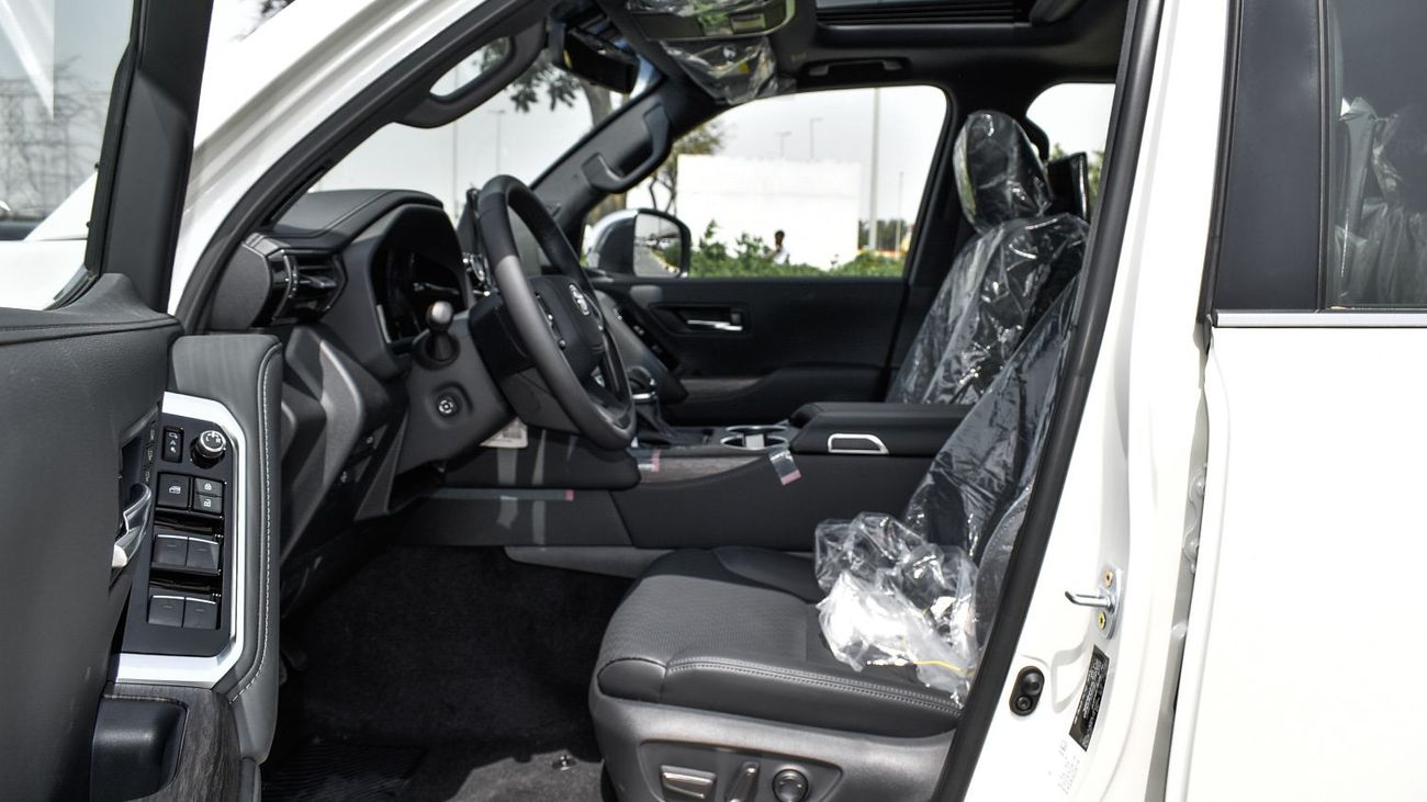 Toyota Land Cruiser ECT0076 - Toyota Land Cruiser VX - 3.5L Petrol - White/Black (Rear Seat Entertainment, Leather Seats