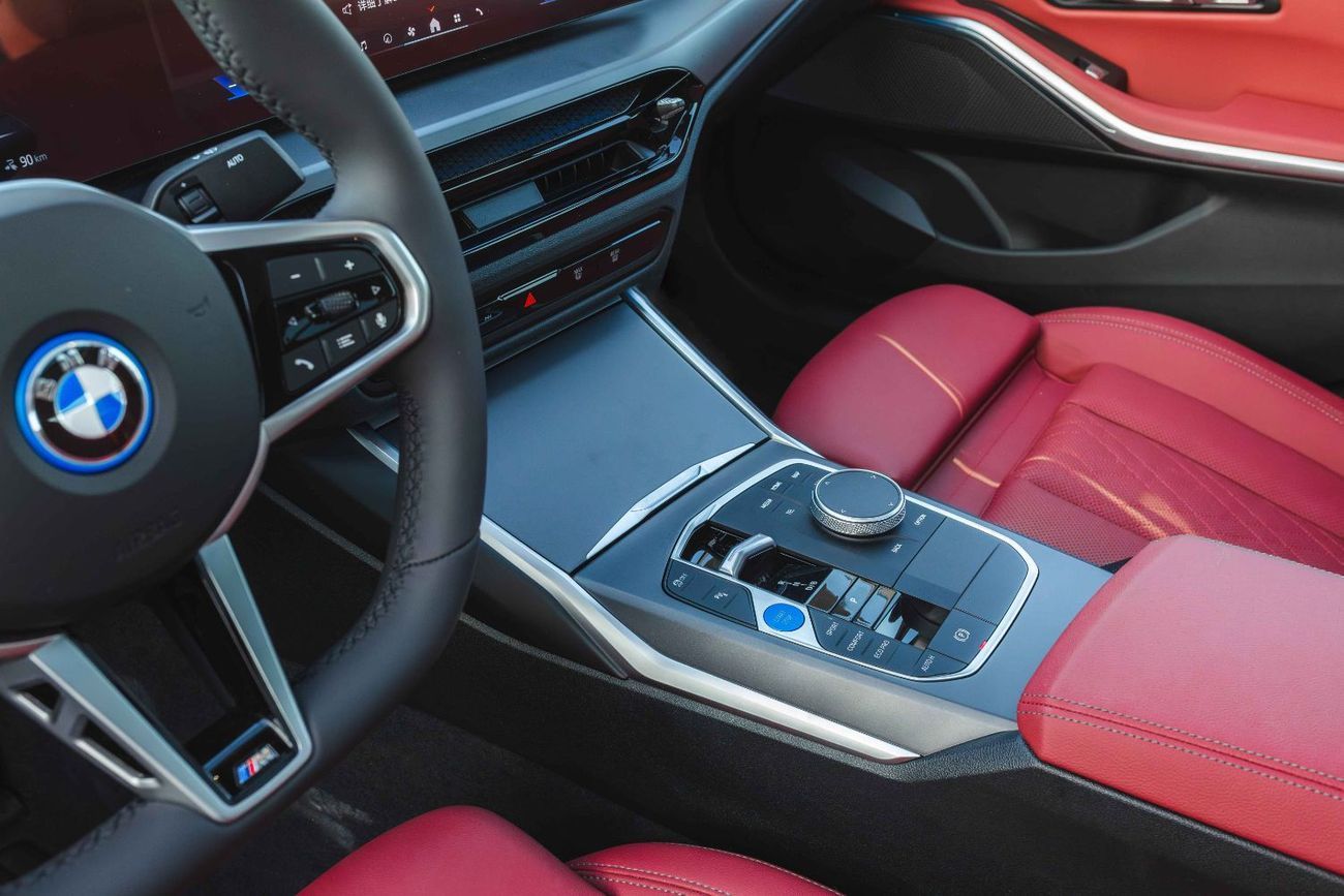 بي أم دبليو i3 2025 BMW i3 eDrive35L – M Power Kit (EV) FOR EXPORT Grey