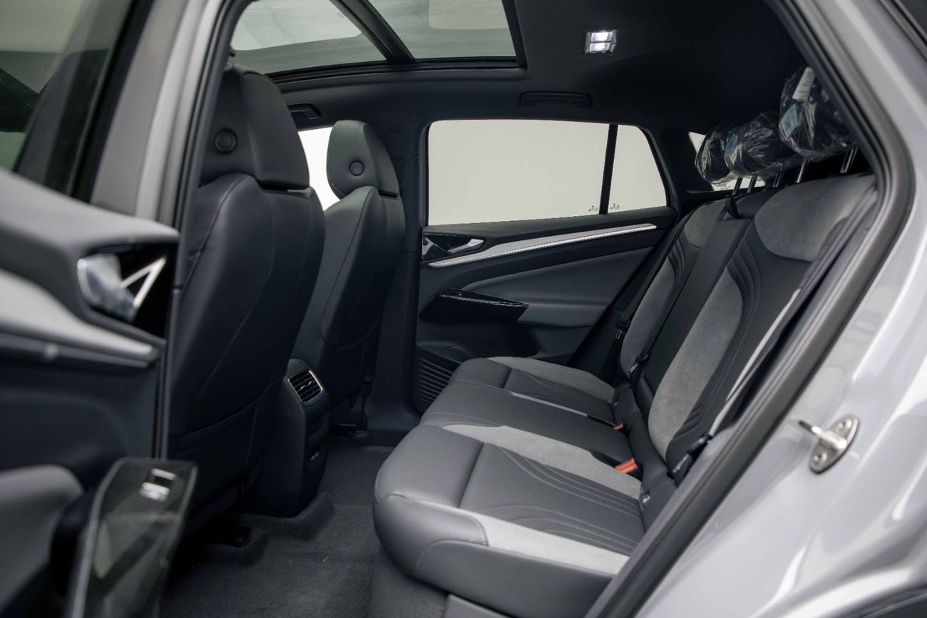 فولكس واجن ID.4 كروز 2024 VOLKSWAGEN ID4 CROZZ PRO - GREY inside BLACK | Export Only