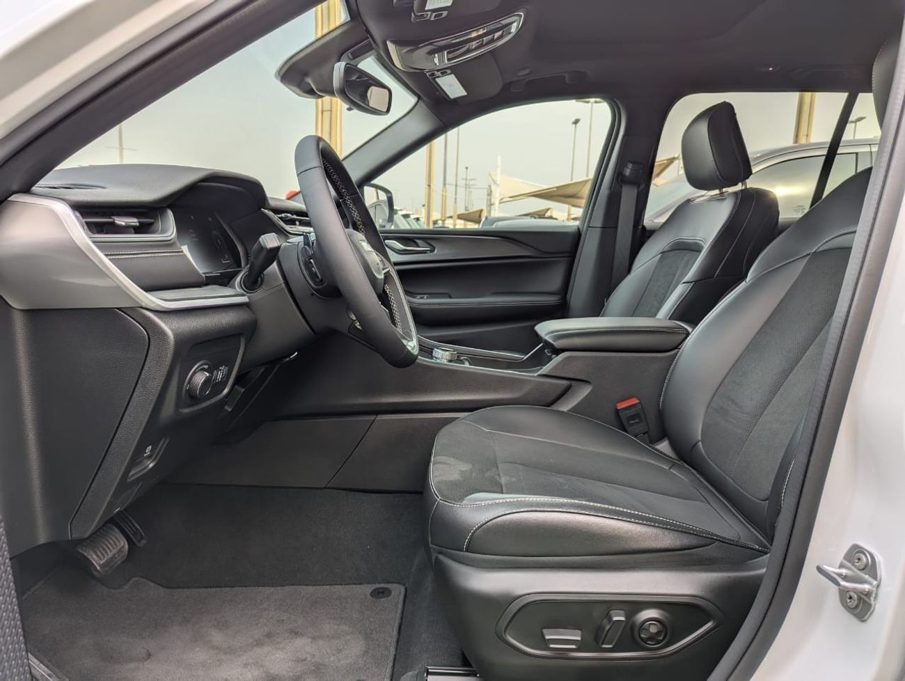 Jeep Grand Cherokee Altitude 3.6L JEEP GRAND CHEROKEE 2024 V6 engine 3.6L zero kilometer American clean car fresh import