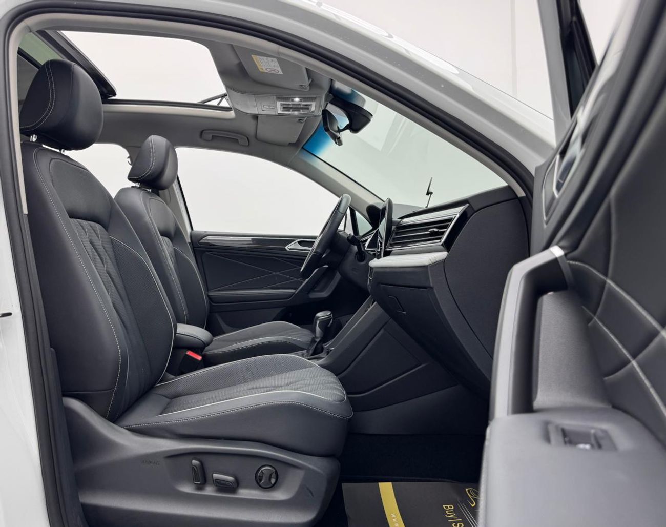 Volkswagen Tiguan 2023 Volkswagen Tiguan L 300 TSI, 1 Year Warranty, Excellent Condition