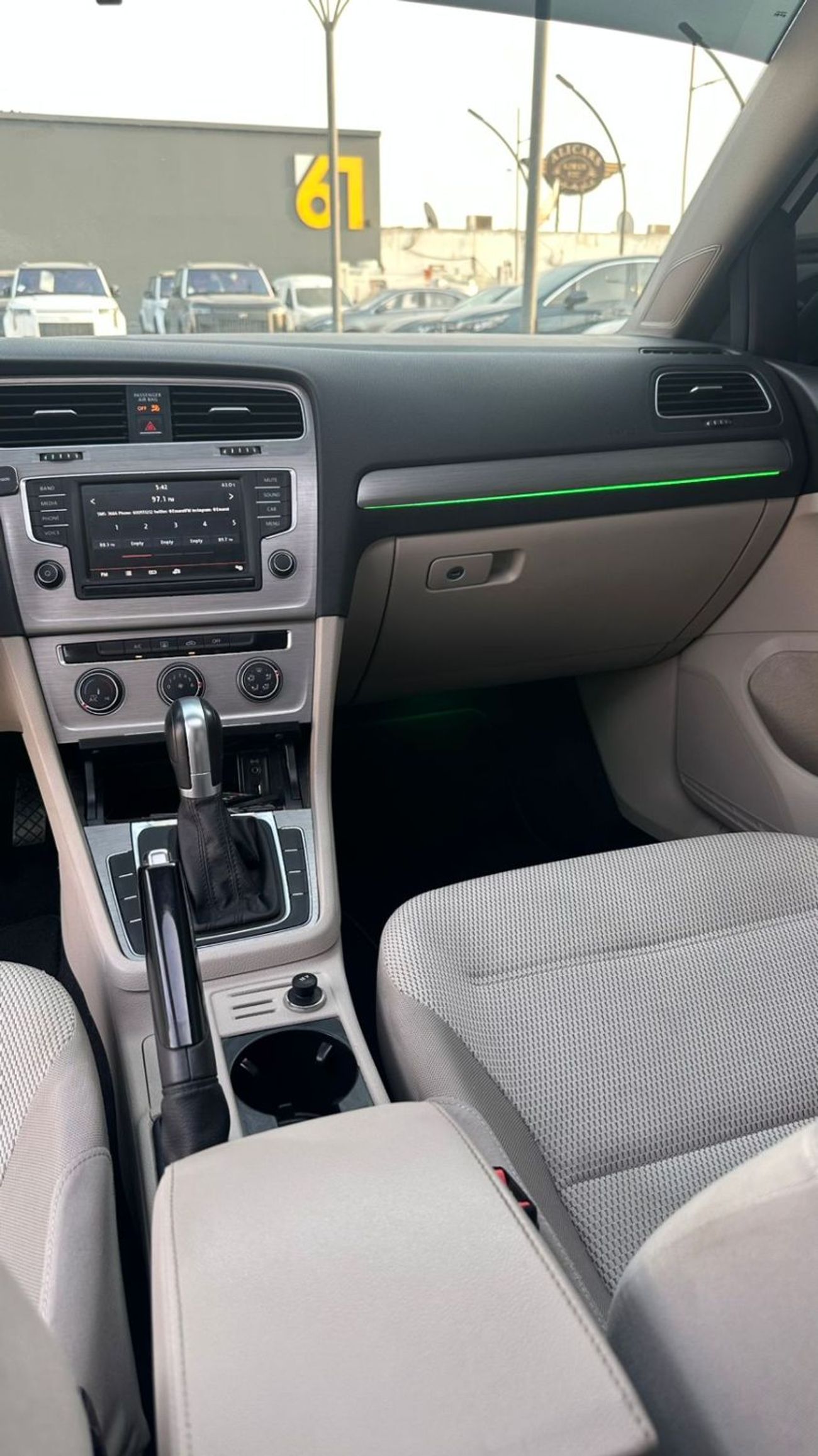 Volkswagen Golf R 2.0L (290 HP)