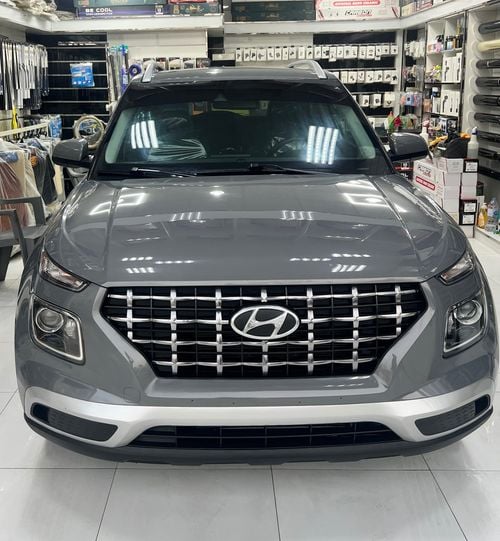 Hyundai Venue SEL (NON GCC)
