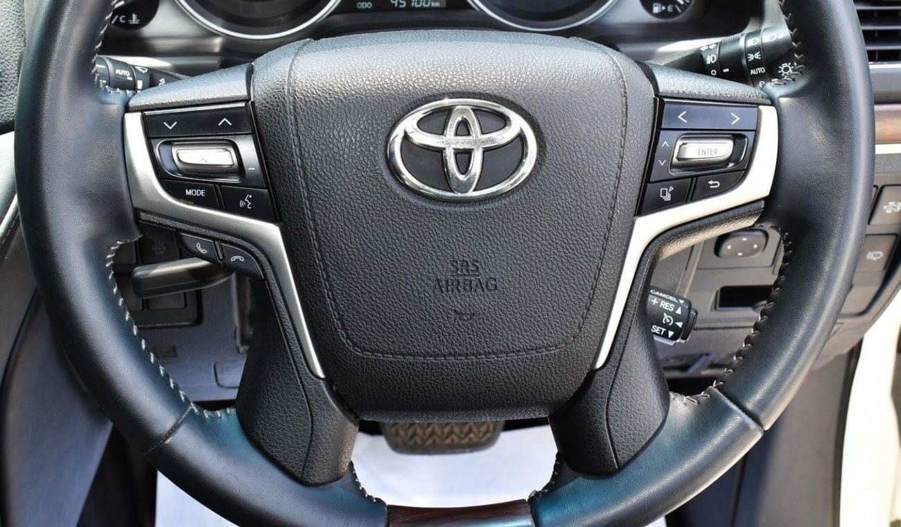 تويوتا لاند كروزر V8 4.5L Diesel (Right Hand)