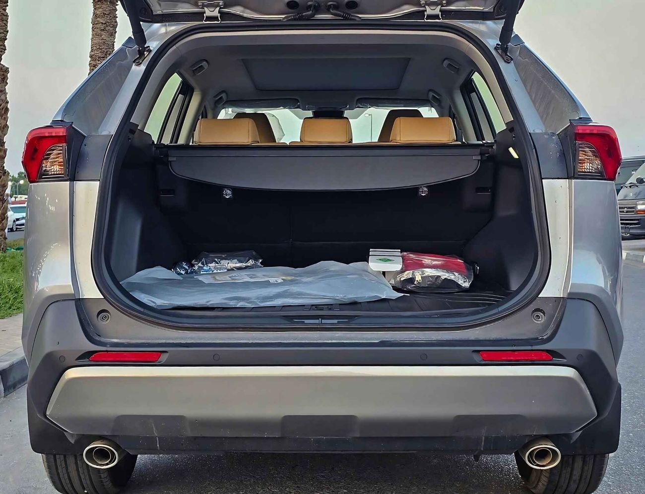 تويوتا راف ٤ Limited, 2.5L Hybrid, Driver Power Seat / Full Option With Panoramic Roof (CODE # 68055)