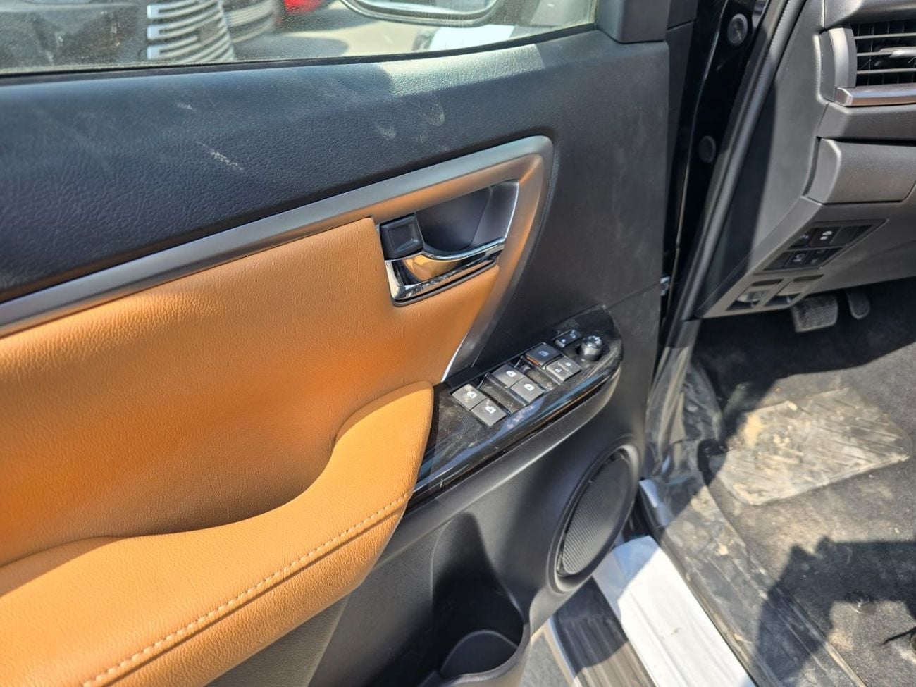 Toyota Fortuner VXR 4.0L PETROL A/T SR5 V6  7 SEATER