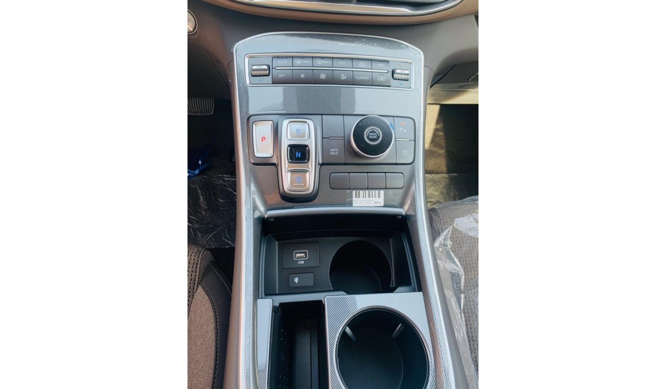 Hyundai Santa Fe with screen  camera electric seats