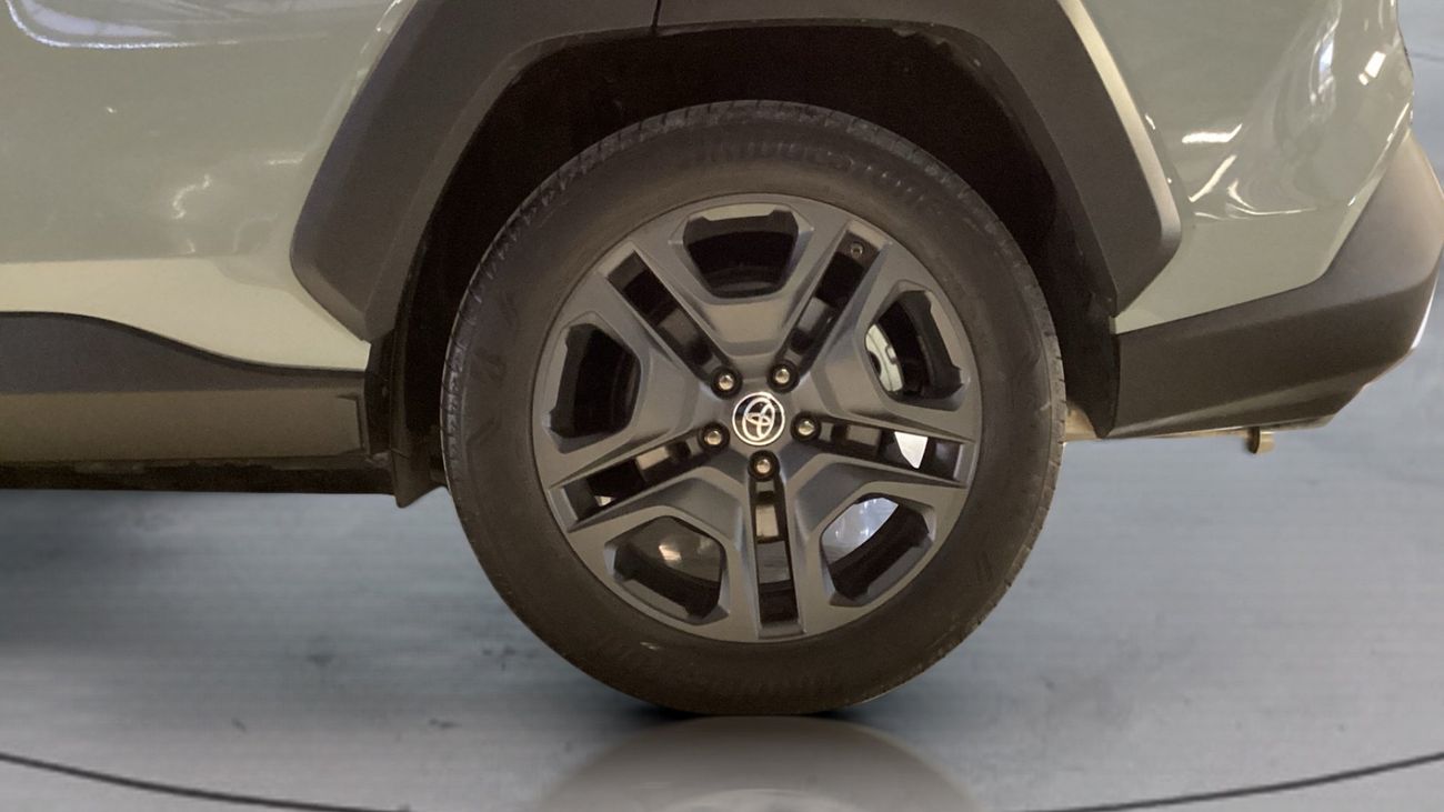 تويوتا راف ٤ 2.5 ADVENTURE 4WD AUTO | شامل الضمان | 0 ﺪﻔﻋﺓ ﺃﻮﻟﻯ