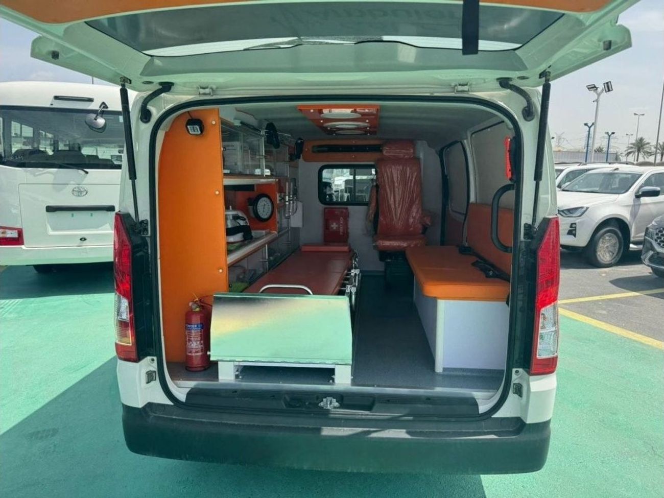 تويوتا هاياس 3.5L PETROL V6 STD ROOF AMBULANCE 2024