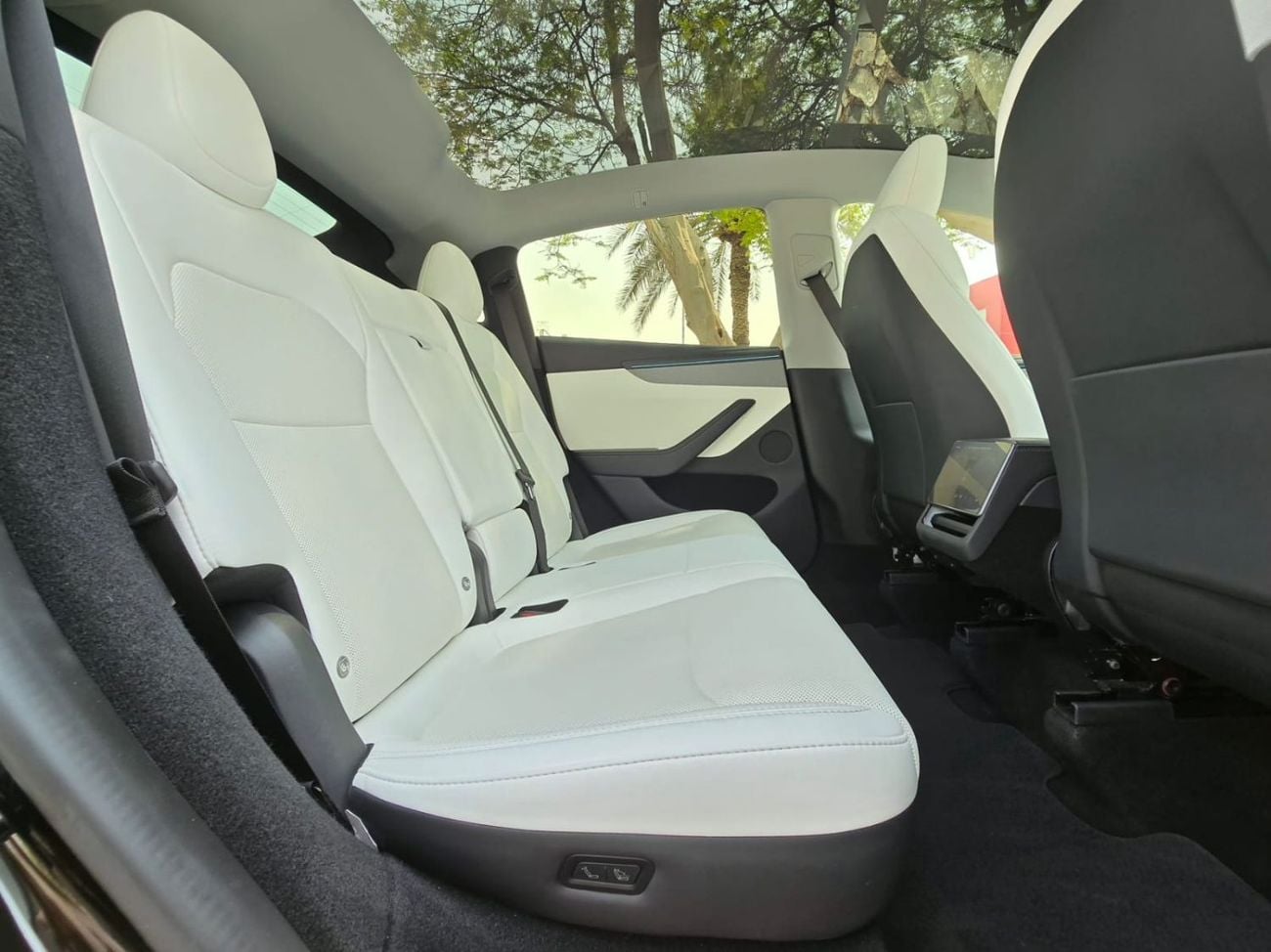 Tesla Model Y LONG RANGE 2026 GCC WITH 8 YEARS TESLA AGENCY WARRANTY IN BRAND NEW CONDITION