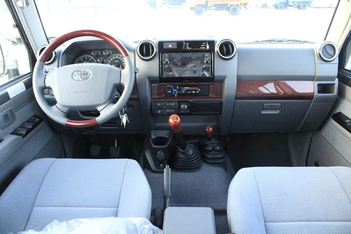 Toyota Land Cruiser 70 Wagon 4.5L V8 Diesel Full Option 2022 ( CODE # 5980 )