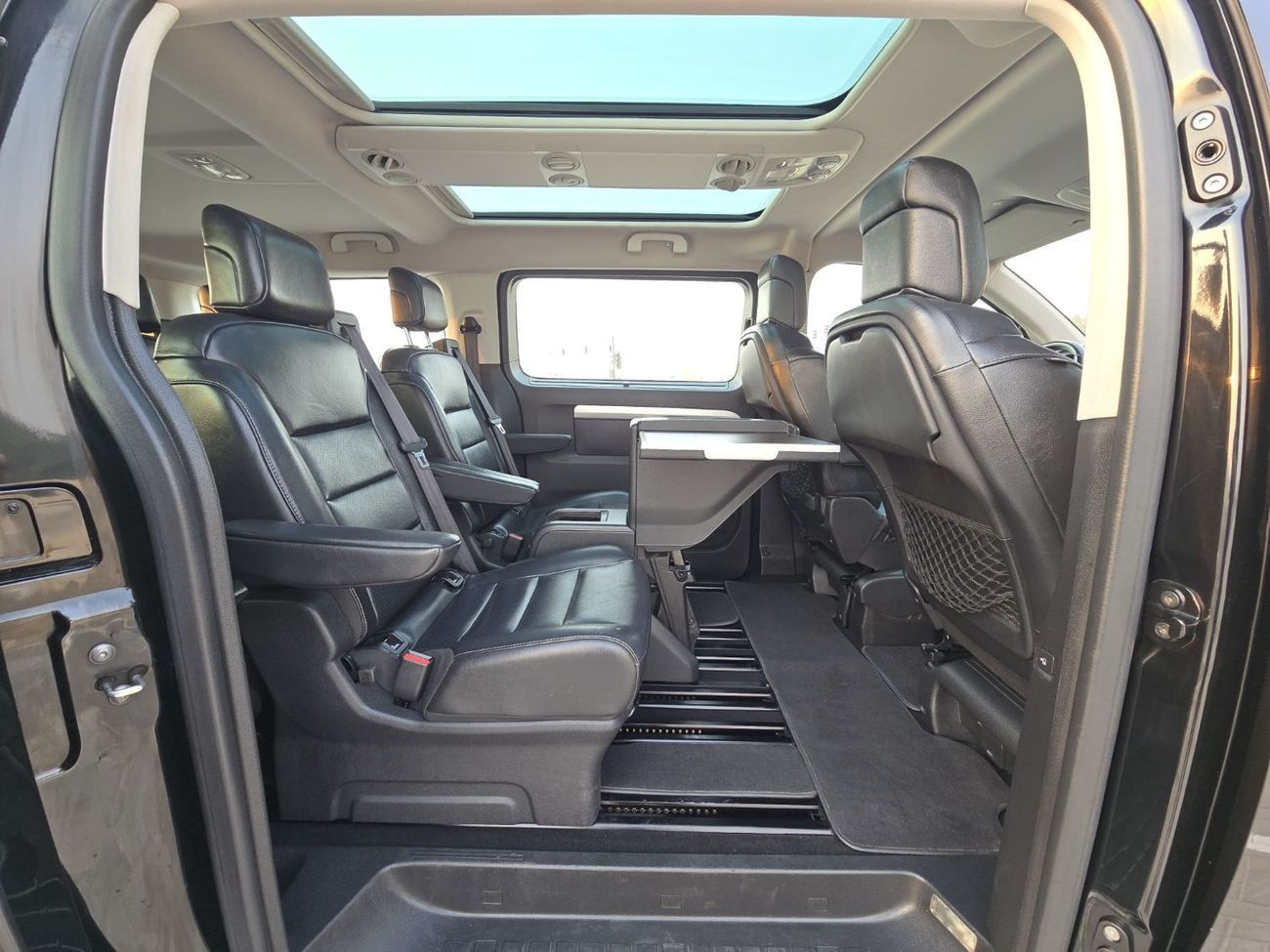 Peugeot Traveller PEUGEOT TRAVELLER VIP DIESEL 2020 2KEYS // FULL OPITION // ORGINAL PAINT