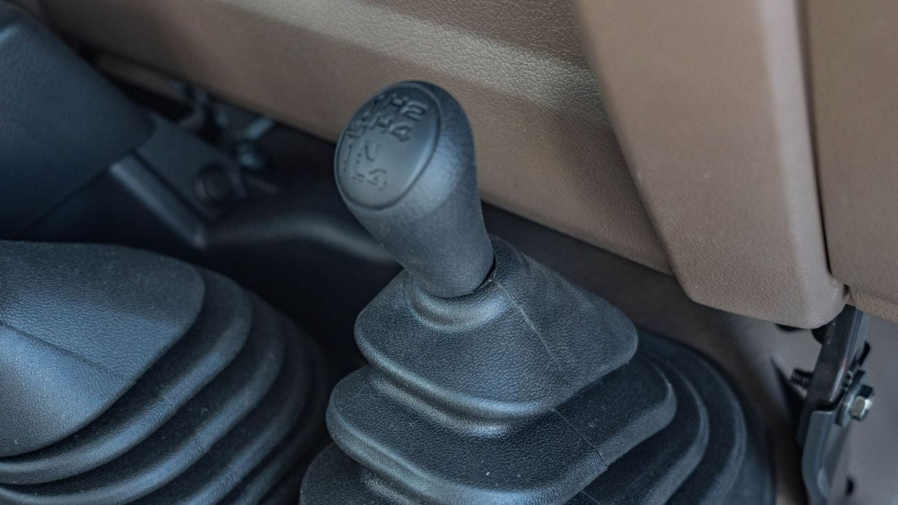 تويوتا لاند كروزر 70 2025 Toyota Land Cruiser LC 78 V6 4.0L MT Petrol