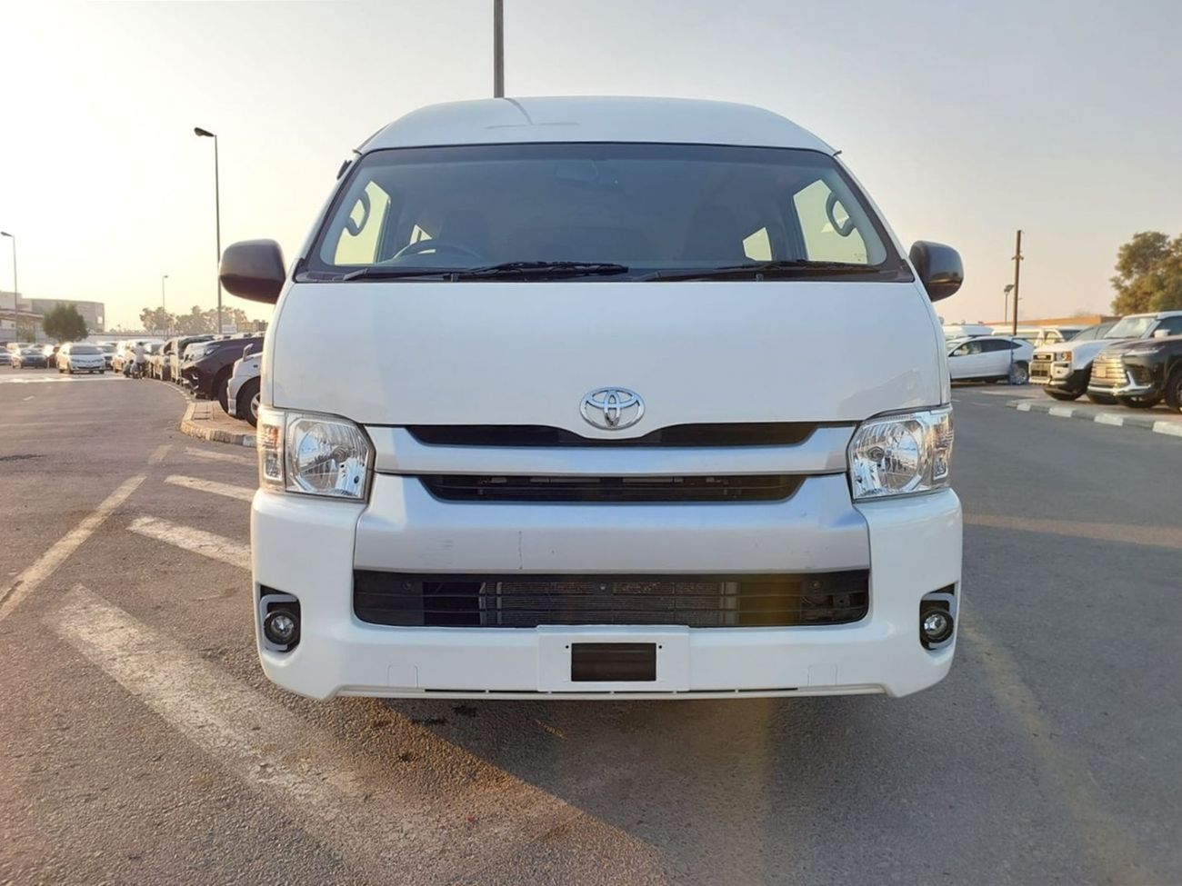 Toyota Hiace TOYOTA HIACE COMMUTER VAN RHD 2017 MODEL 3.0 L DIESEL AUTOMATIC(PM31641)