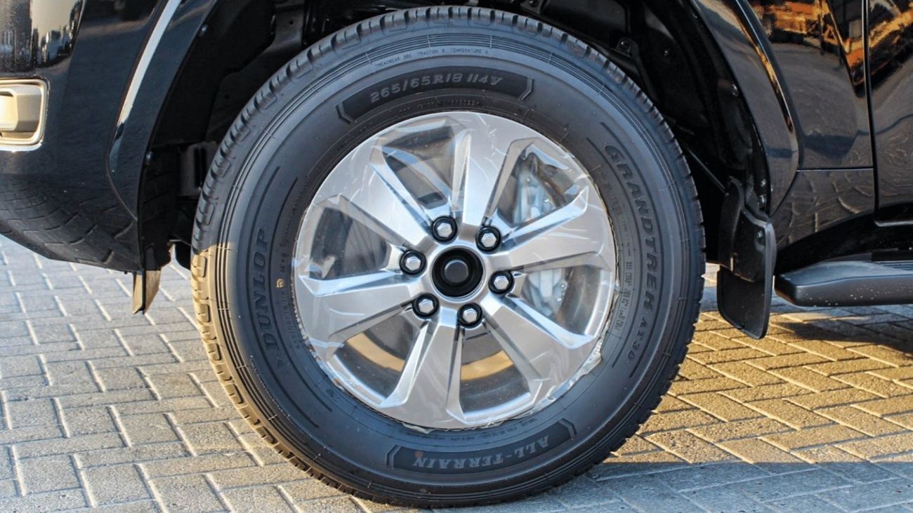 Toyota Land Cruiser TOYOTA LC300 4.0L VX V6 CHROME PACK P SEAT AT (Export Only)