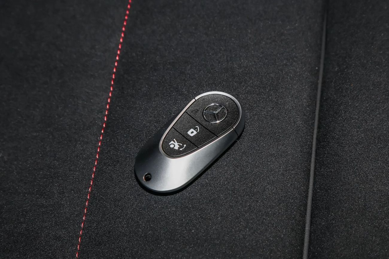 مرسيدس بنز سي إل إيه إي في 300 إل Extended Range Intelligent Driving Edition