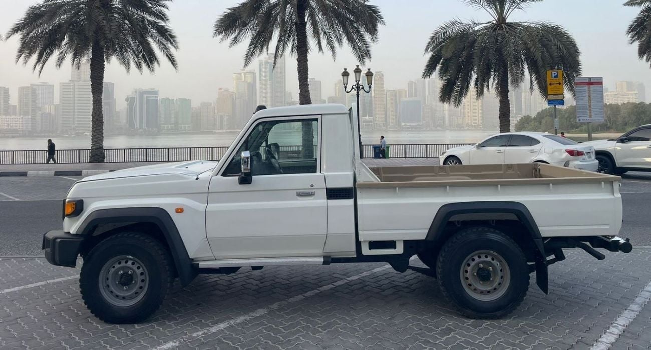 تويوتا لاند كروزر بيك آب 2024 shape ,diesel 4.5 liter ,right hand drive ,only or export available