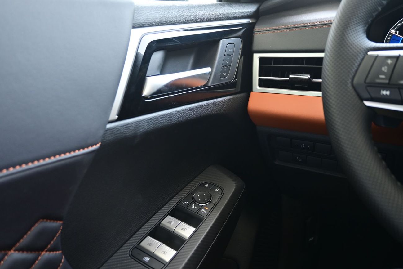 ميتسوبيشي آوتلاندر Mitsubishi Outlander P-Line 2.5L Petrol 4WD, Model 2025, Color Silver