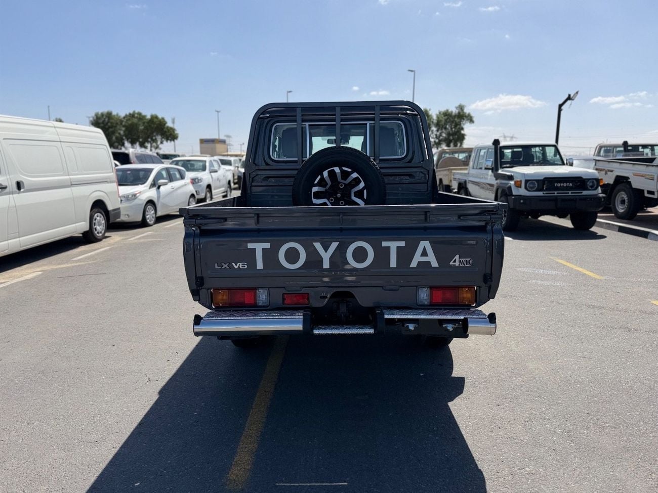 تويوتا لاند كروزر بيك آب