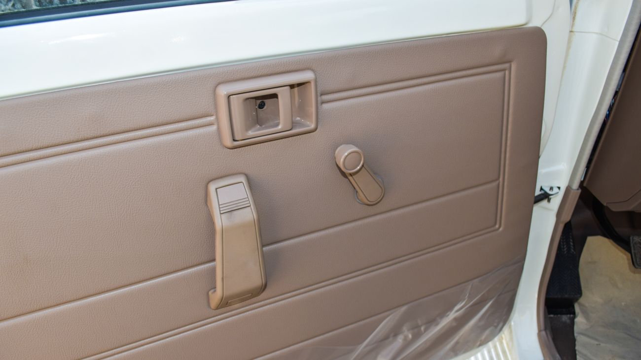 Toyota Land Cruiser 70 4.0 V6