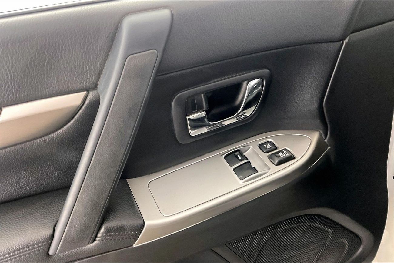 ميتسوبيشي باجيرو GLS Highline | National Day Celebration | شامل الضمان | 0 ﺪﻔﻋﺓ ﺃﻮﻟﻯ