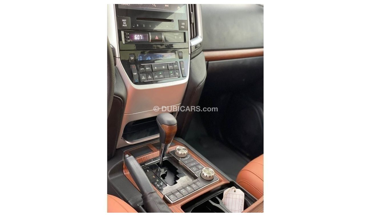 تويوتا لاند كروزر 2011 Toyota Land Cruiser GXR 4.0L V6 - 2021 Modification Gcc Specs / EXPORT ONLY