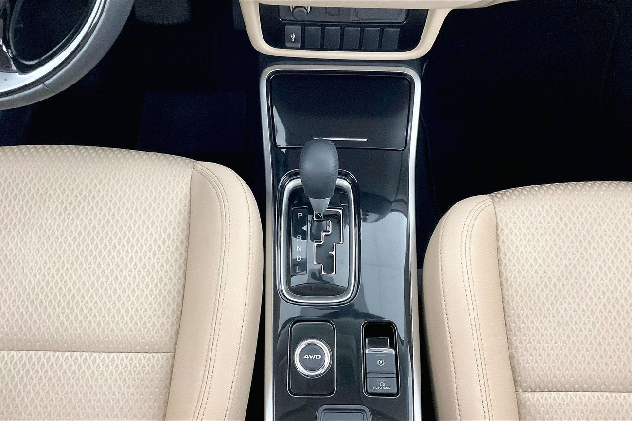 Mitsubishi Outlander GLX Midline| 1 year free warranty | Flood Free